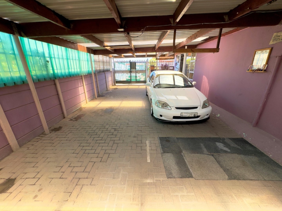 3 Bedroom Property for Sale in Lavender Hill Western Cape